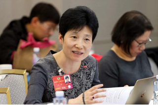 委员：“二孩”时代 应鼓励妇女阶段性就业