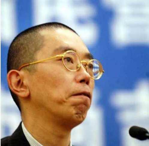 曾经负债2.5亿，靠一句广告重获百亿身家，光座驾就3.2亿！
