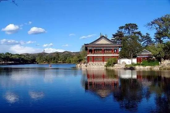 对列入国家和省级全域旅游示范区创建单位的市、县，视情况给补助