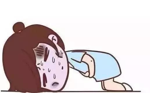 女生经期中体质比较虚弱，免疫力降低，最好不要吃西瓜这种寒凉之物。