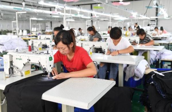 河北巨鹿:“就业扶贫车间”开辟增收新路 河北巨鹿:“就业扶贫车间”开辟增收新路