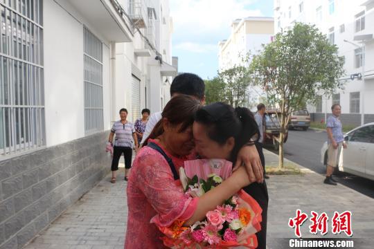 分别29年后，母女相见抱头痛哭　警方提供　摄